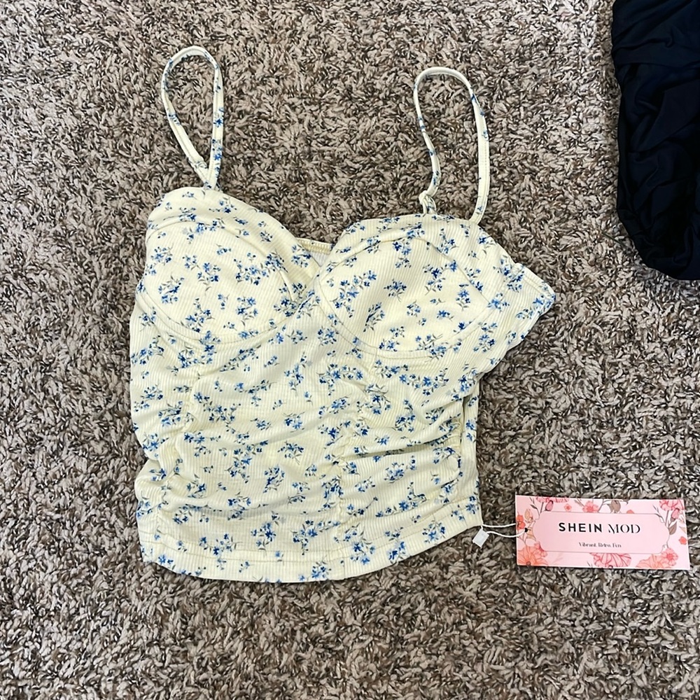 Floral shein top
